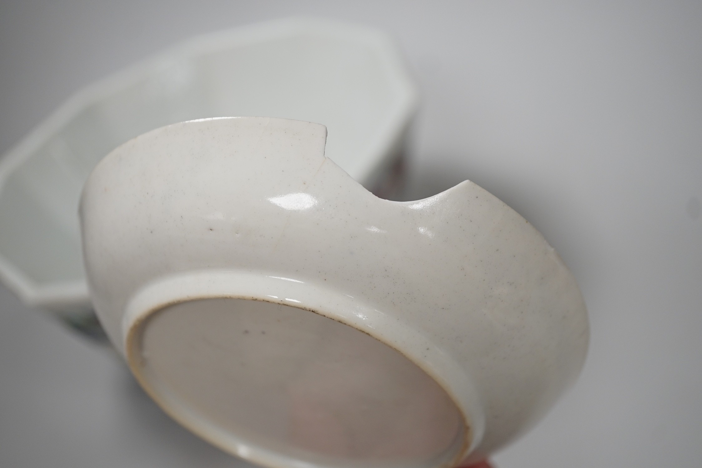 A Chinese famille rose dish and a similar planter, largest 22cm across